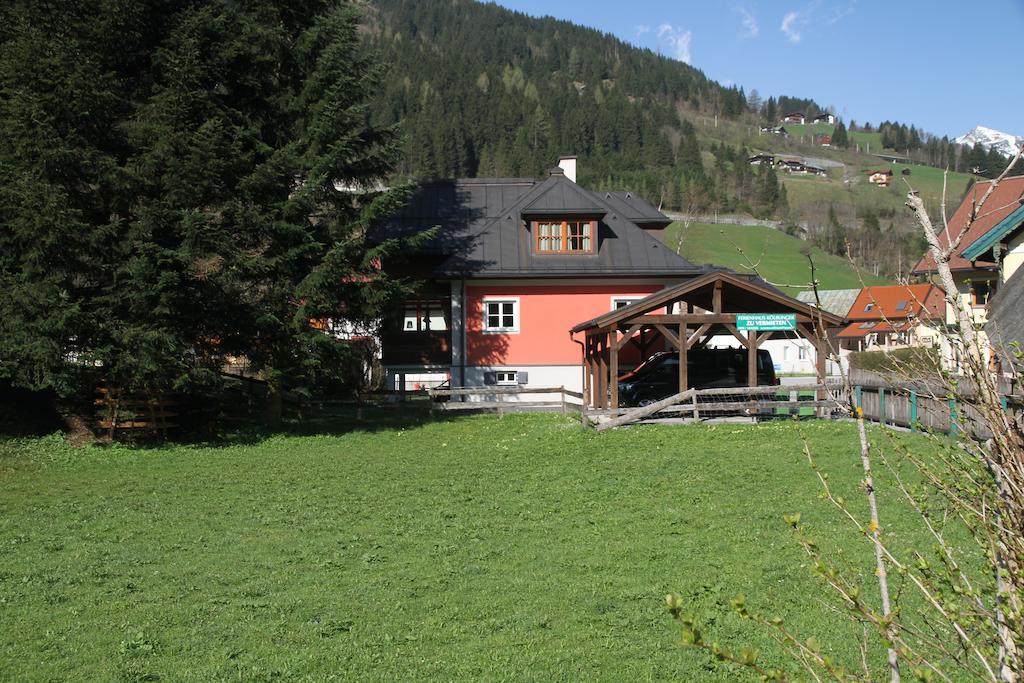 Villa Schnuck - Das Rote Ferienhaus Bad Gastein Exterior photo